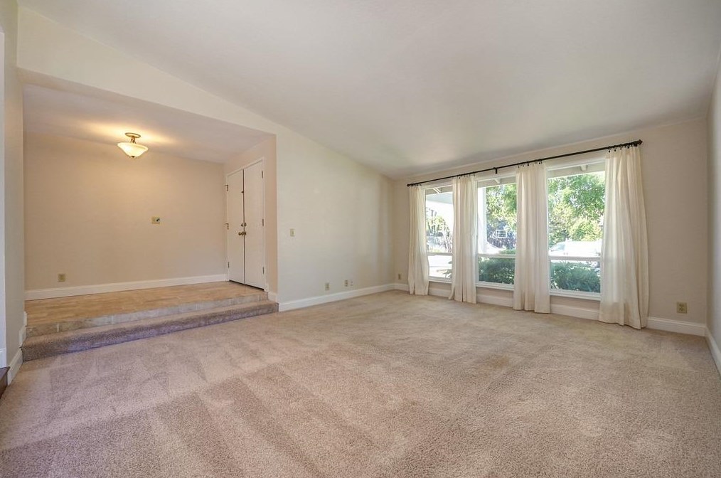 1301 Mossbrook Ct, Roseville CA  95661-5418 exterior