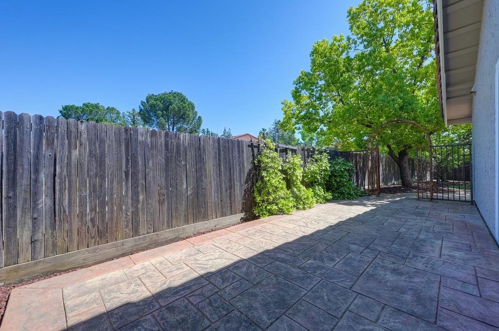 1301 Mossbrook Ct, Roseville CA  95661-5418 exterior