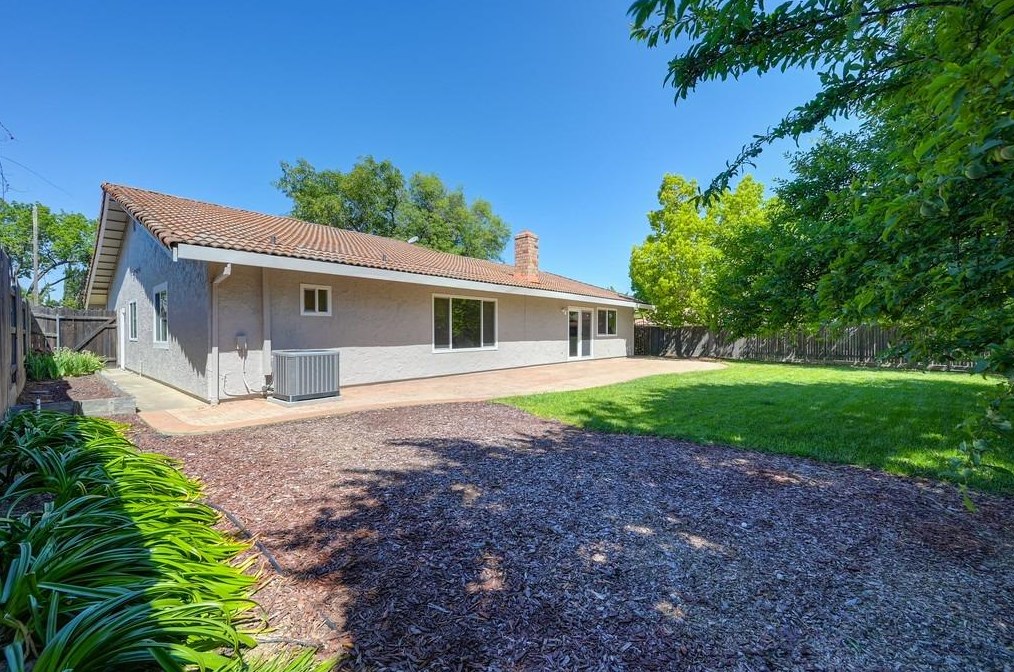 1301 Mossbrook Ct, Roseville CA  95661-5418 exterior