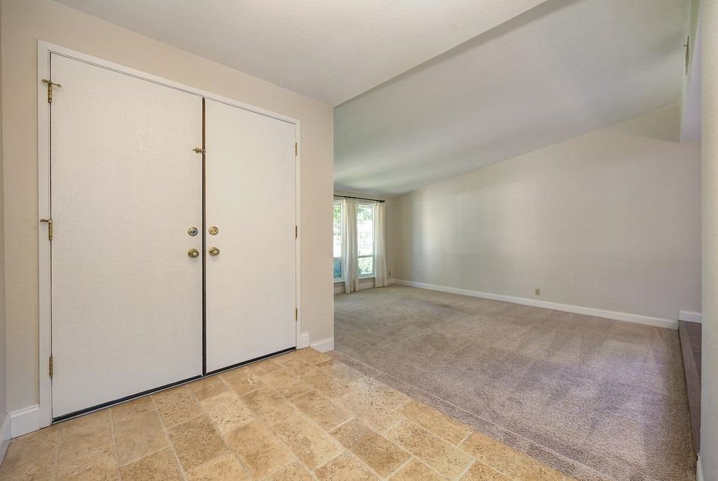 1301 Mossbrook Ct, Roseville CA  95661-5418 exterior