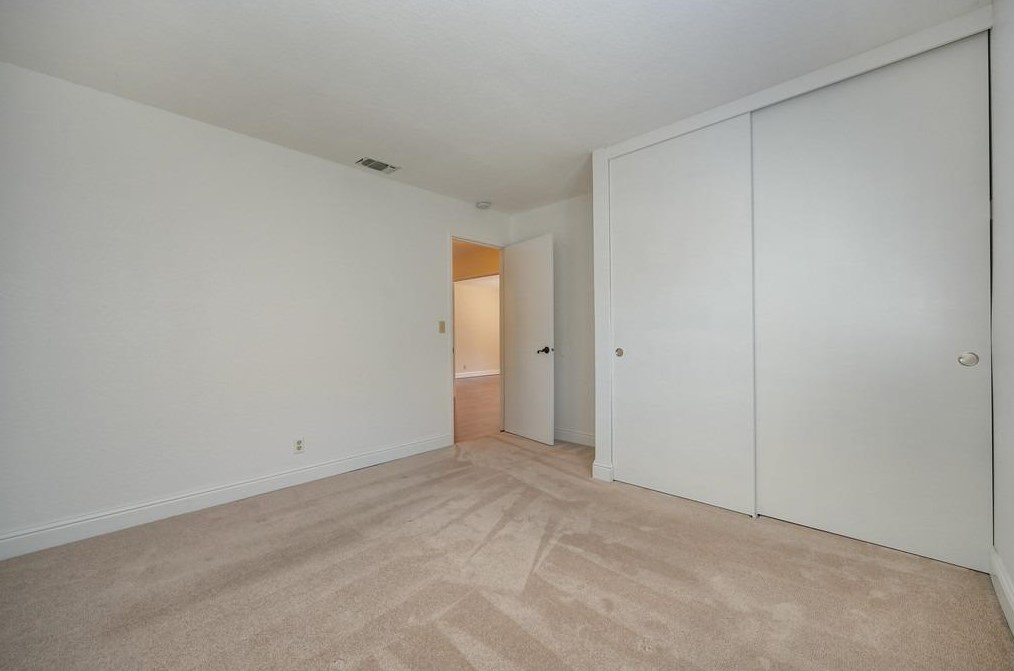 1301 Mossbrook Ct, Roseville CA  95661-5418 exterior