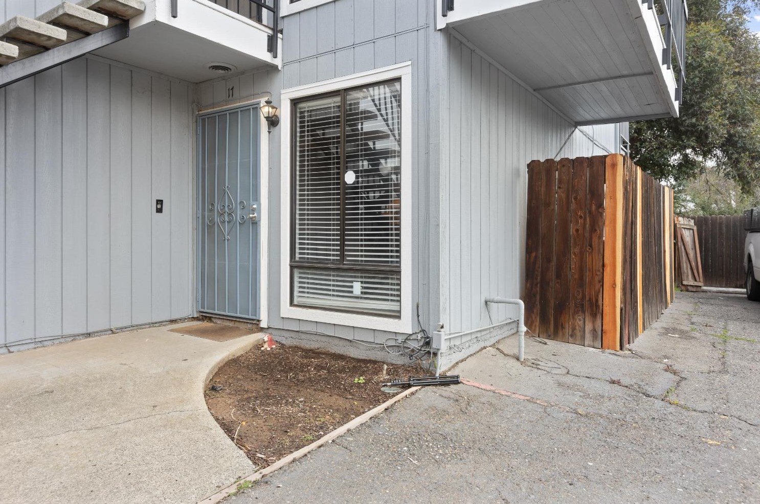 1326 Oak Terrace Ct, Sacramento CA  95825-3648 exterior
