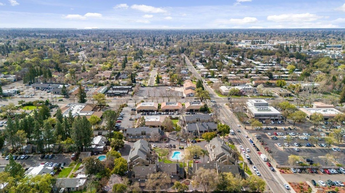 5226 Hemlock St, Sacramento CA  95841-3018 exterior