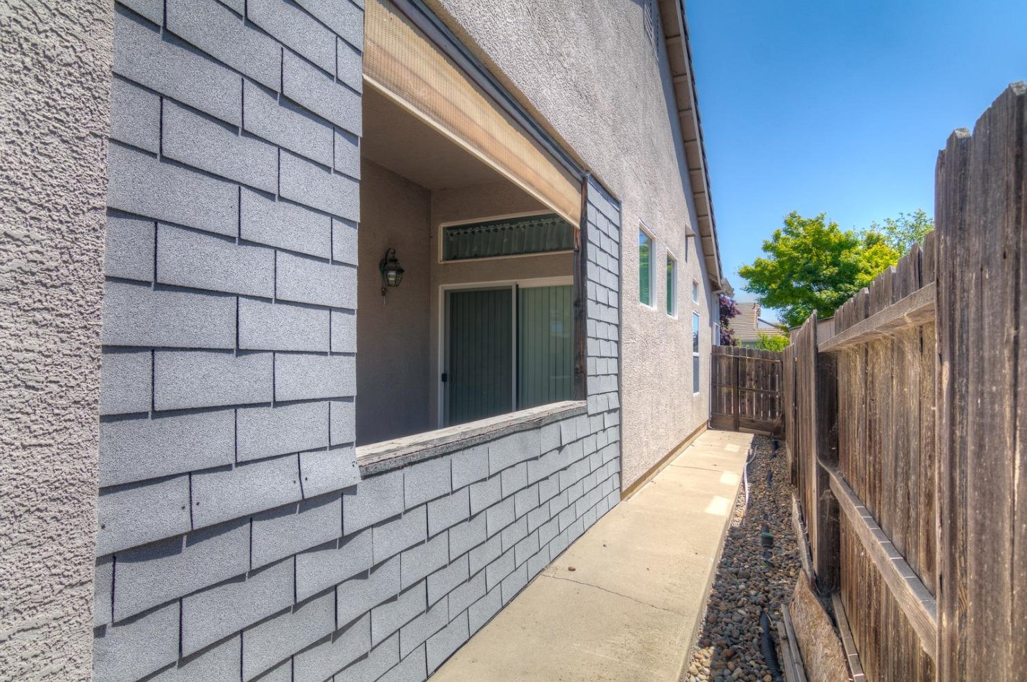 3266 Malcolm Is St, West Sacramento CA  95691-5946 exterior