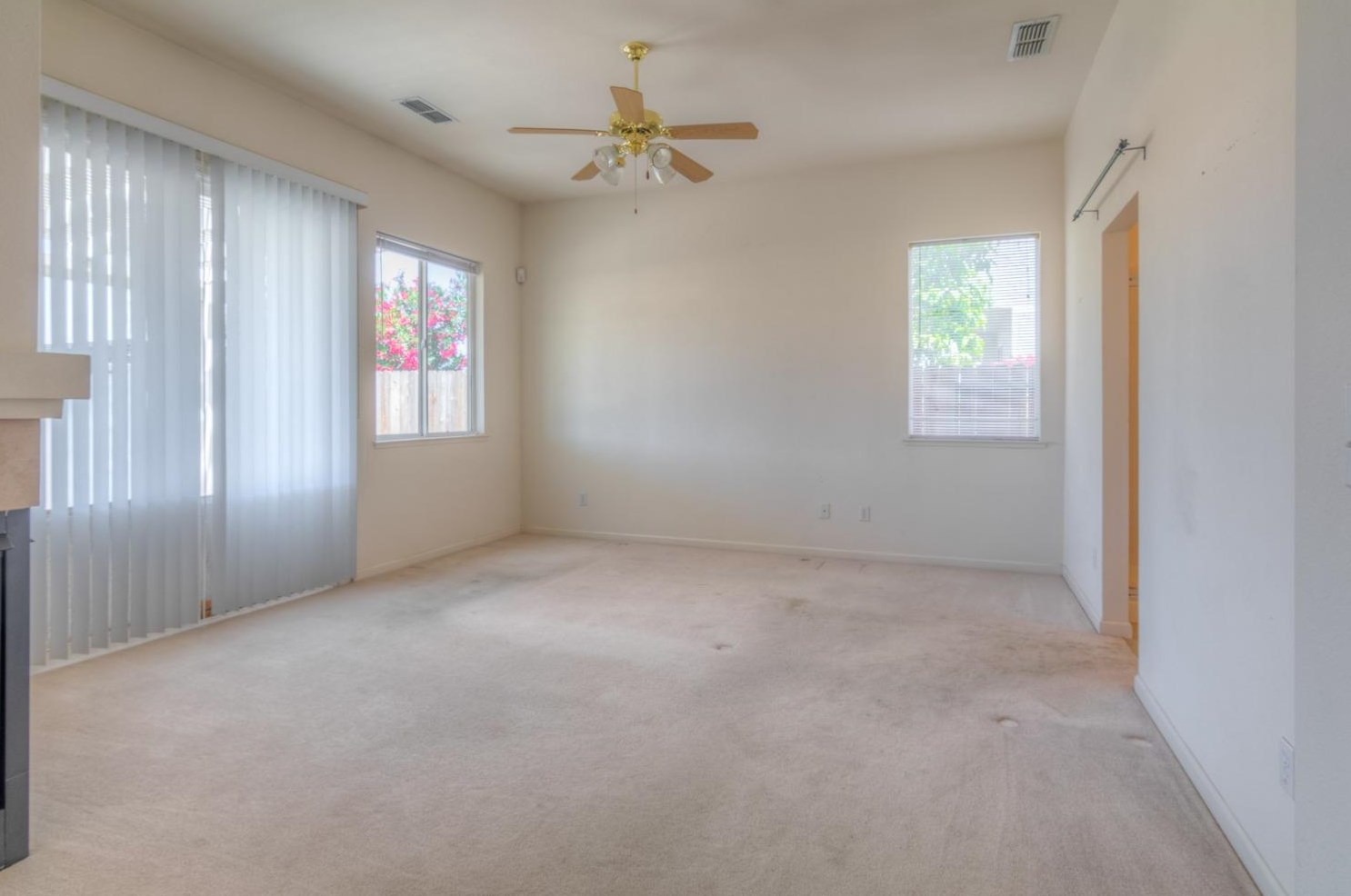 3266 Malcolm Is St, West Sacramento CA  95691-5946 exterior