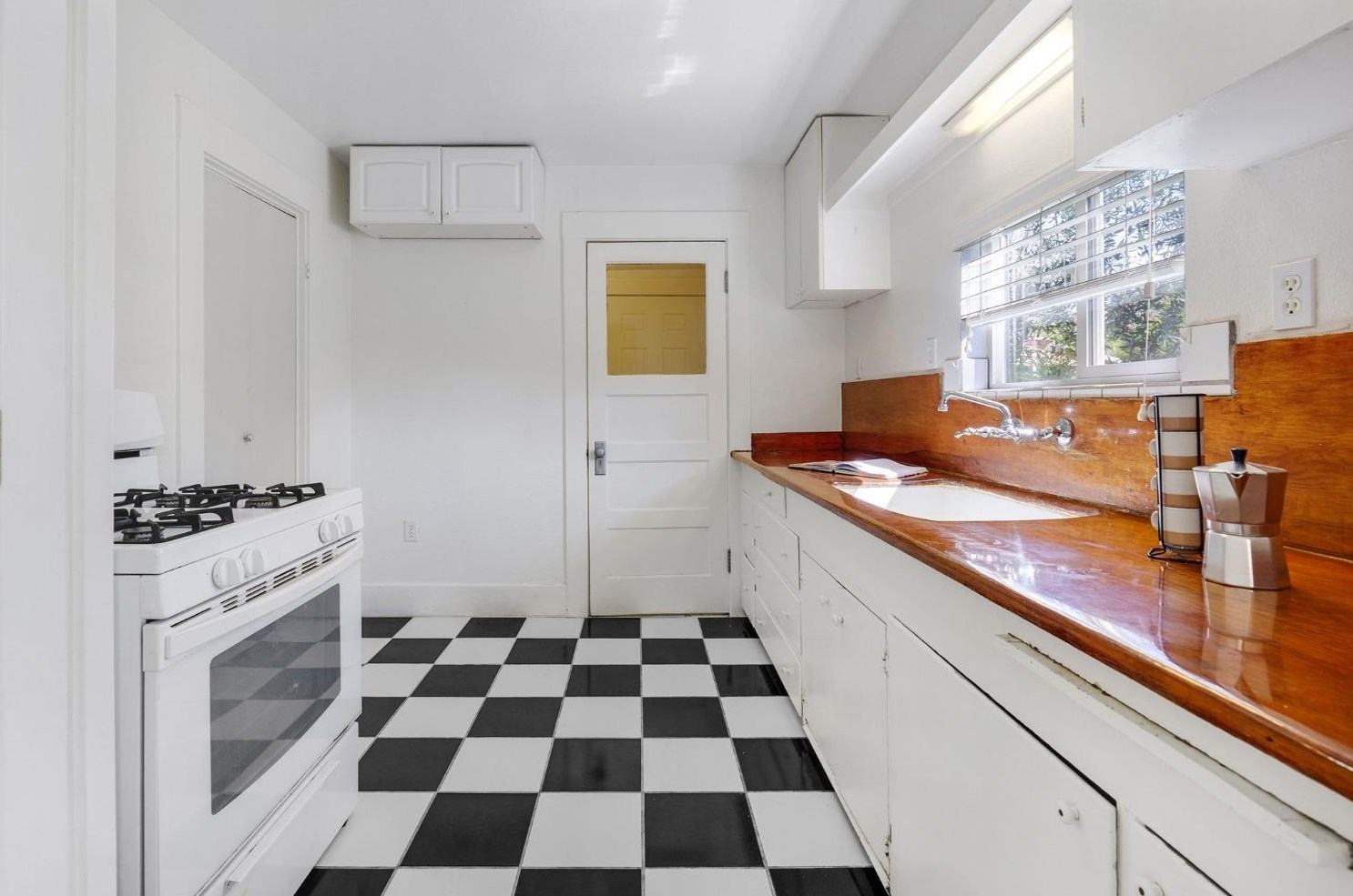 516 D St, Davis CA 95616-3815 exterior