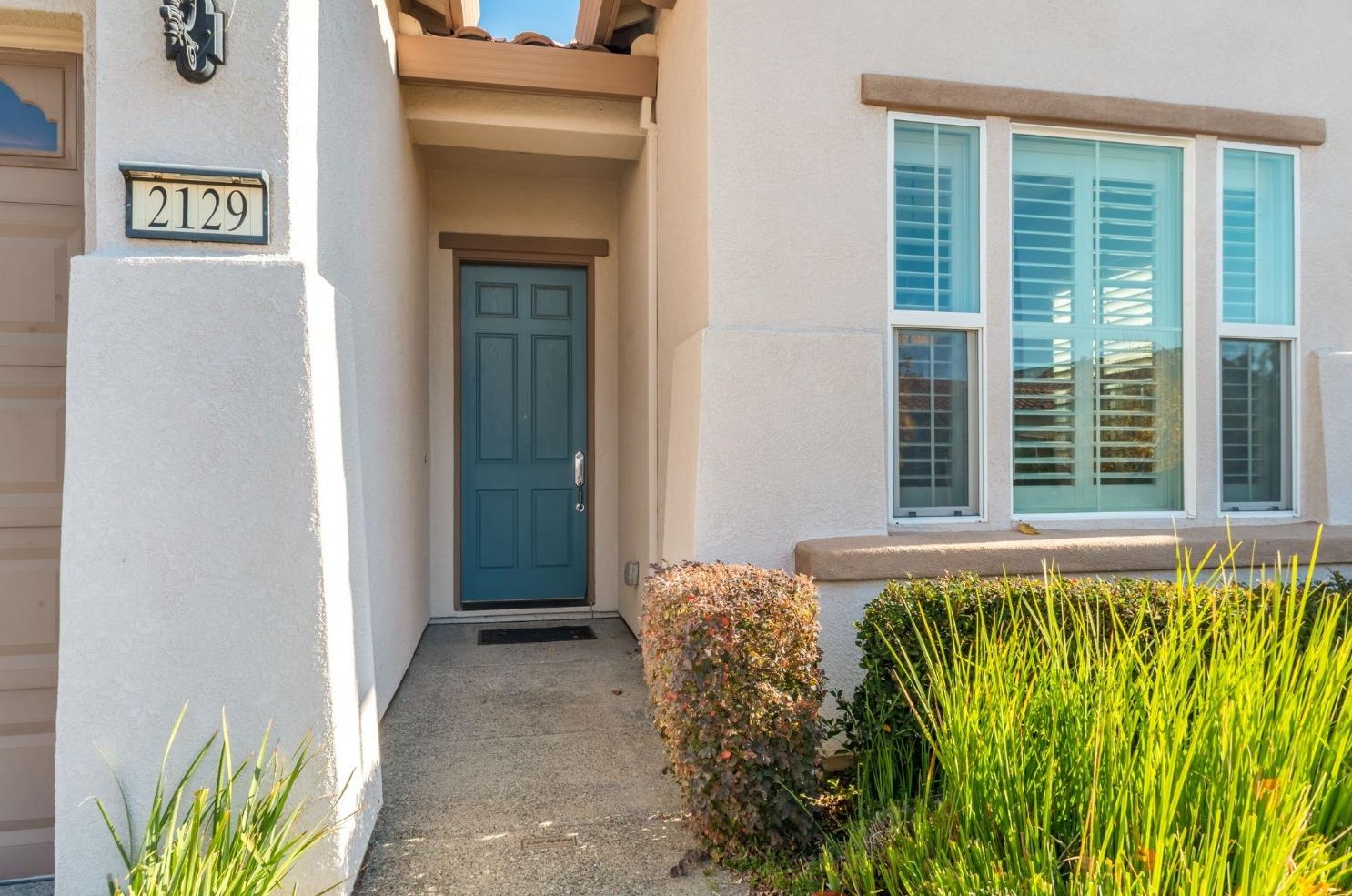 2129 Ashton Dr, Roseville CA  95747-9086 exterior