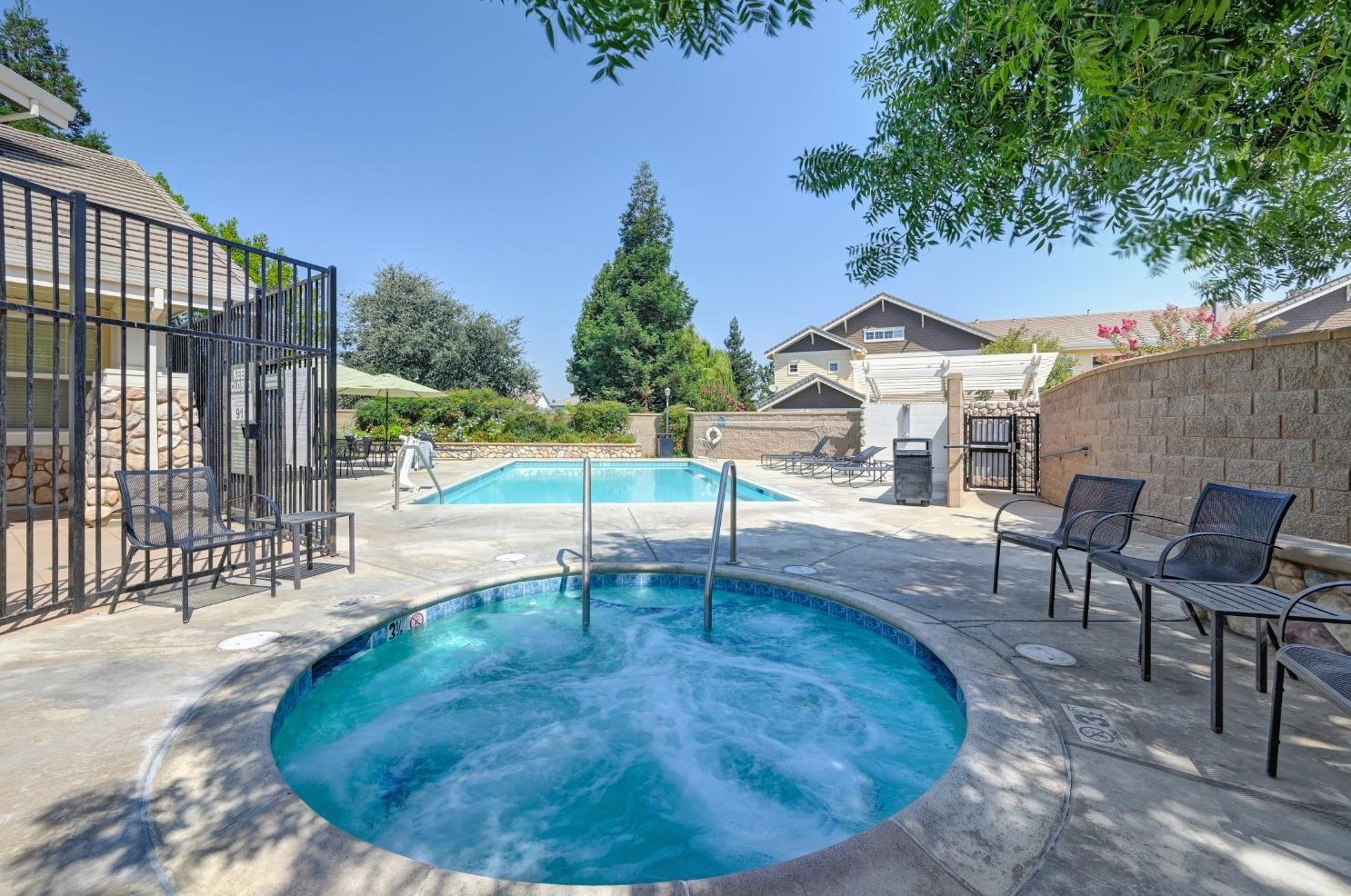 9516 Coney Island Cir, Elk Grove CA  95758-3646 exterior