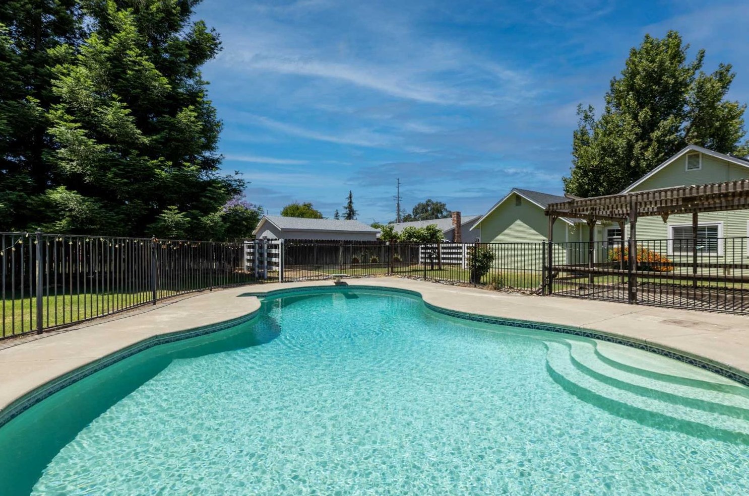 1716 Beverly Dr, Modesto, CA 95358-2318