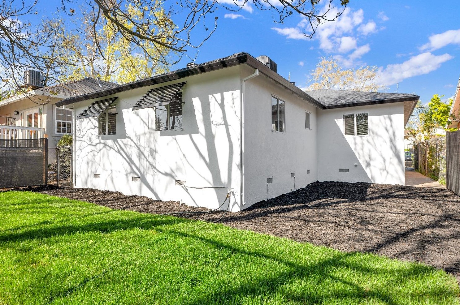 3041 San Carlos Way, Sacramento CA  95820-2711 exterior