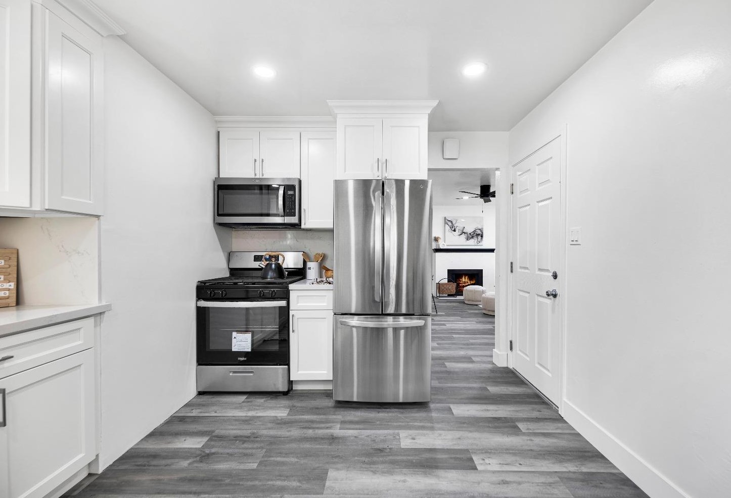 3041 San Carlos Way, Sacramento CA  95820-2711 exterior