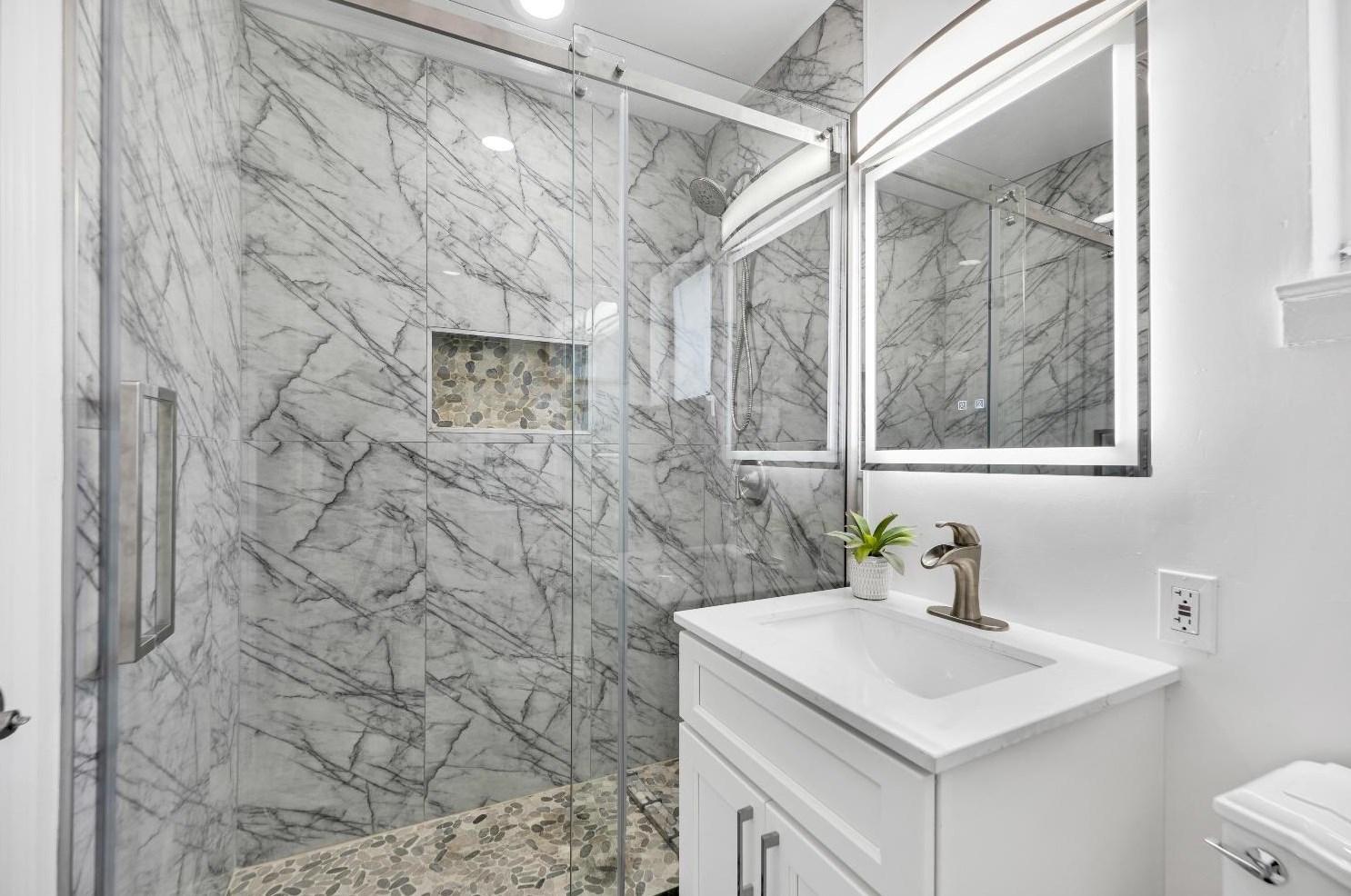 3041 San Carlos Way, Sacramento CA  95820-2711 exterior