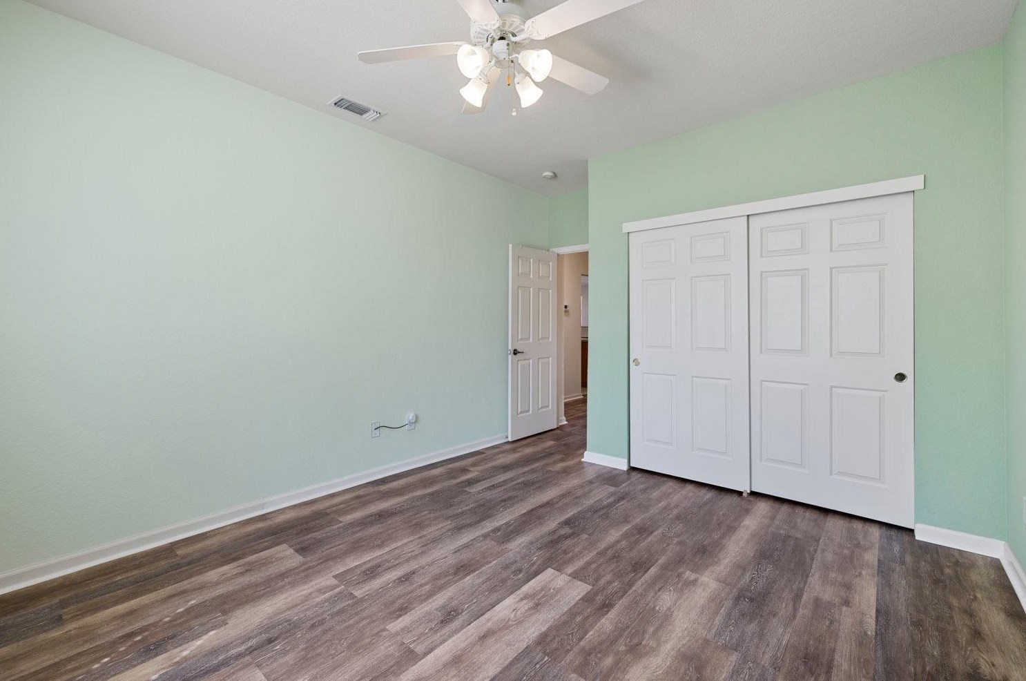 221 Aruba Cir, Sacramento CA  95823-5985 exterior