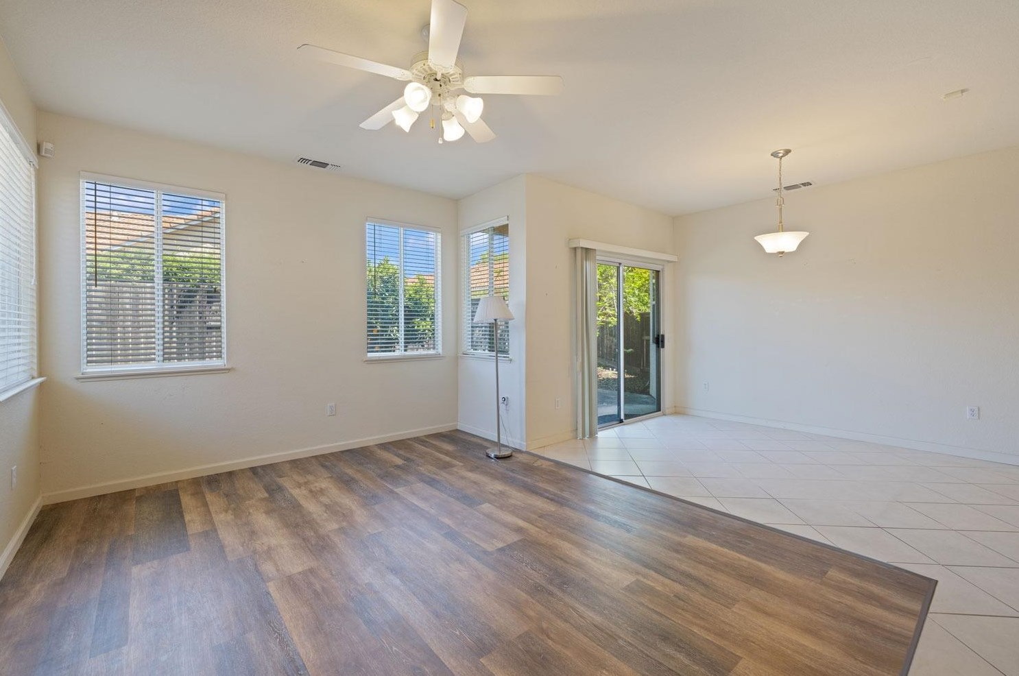 221 Aruba Cir, Sacramento CA  95823-5985 exterior