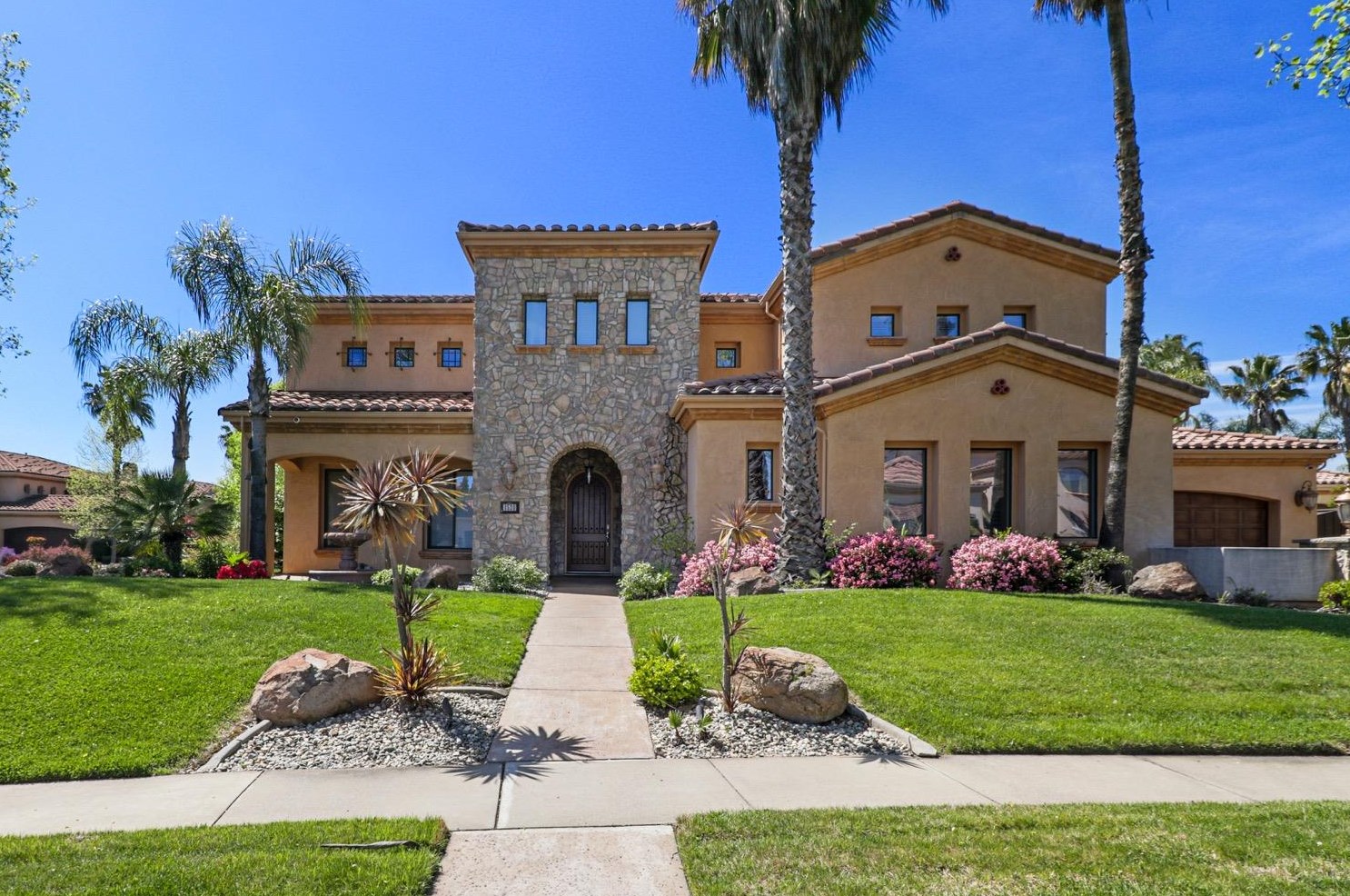 8530 Indianwood Way, Roseville CA  95747-6378 exterior