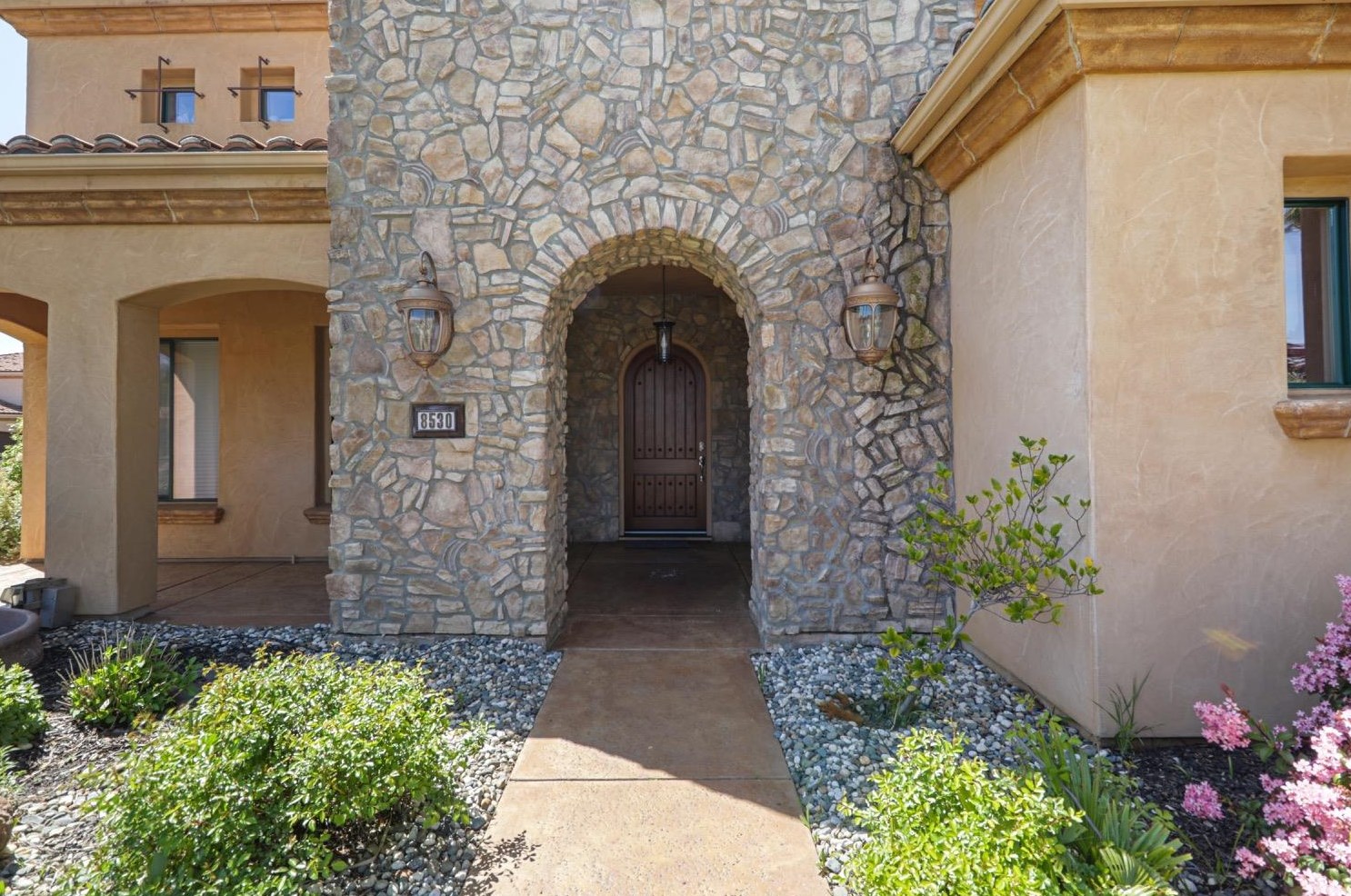 8530 Indianwood Way, Roseville CA  95747-6378 exterior