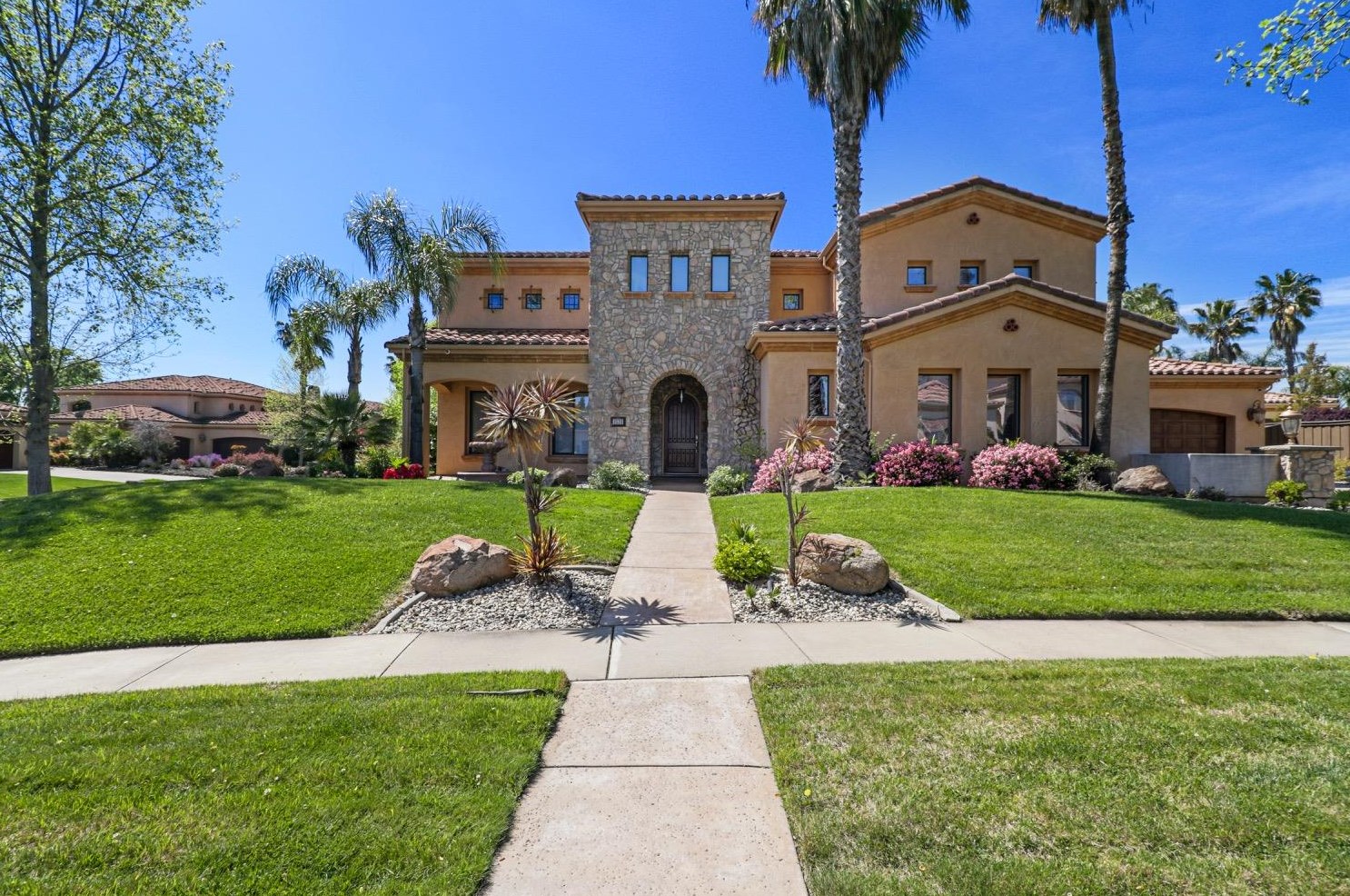 8530 Indianwood Way, Roseville CA  95747-6378 exterior