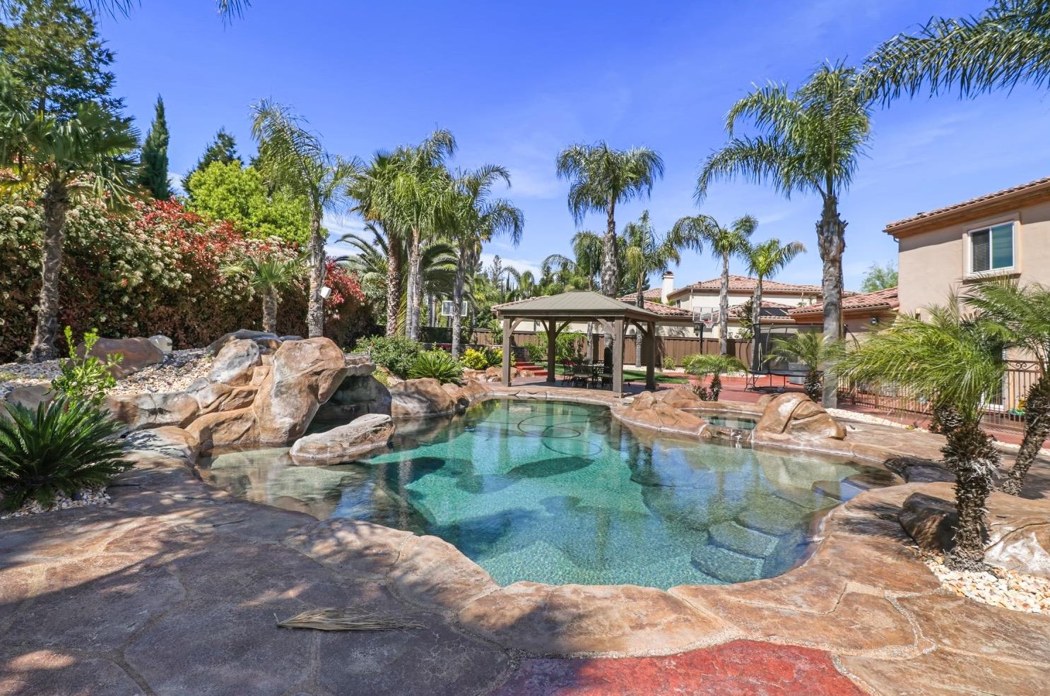 8530 Indianwood Way, Roseville CA  95747-6378 exterior