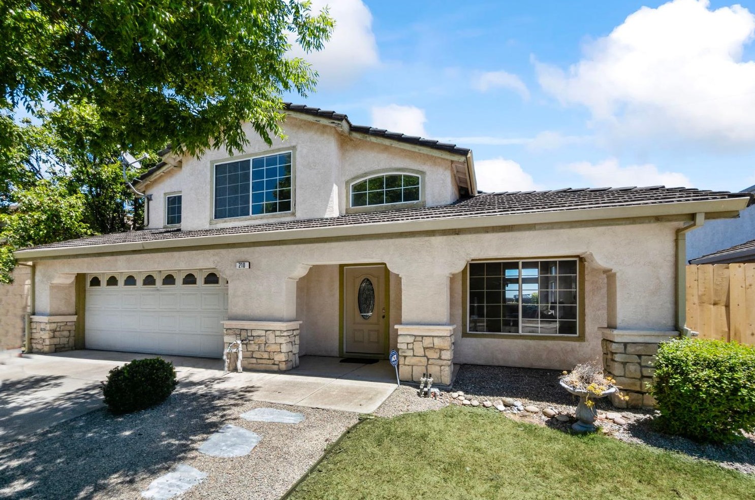 210 Versailles Ct, Tracy, CA 95376-5442