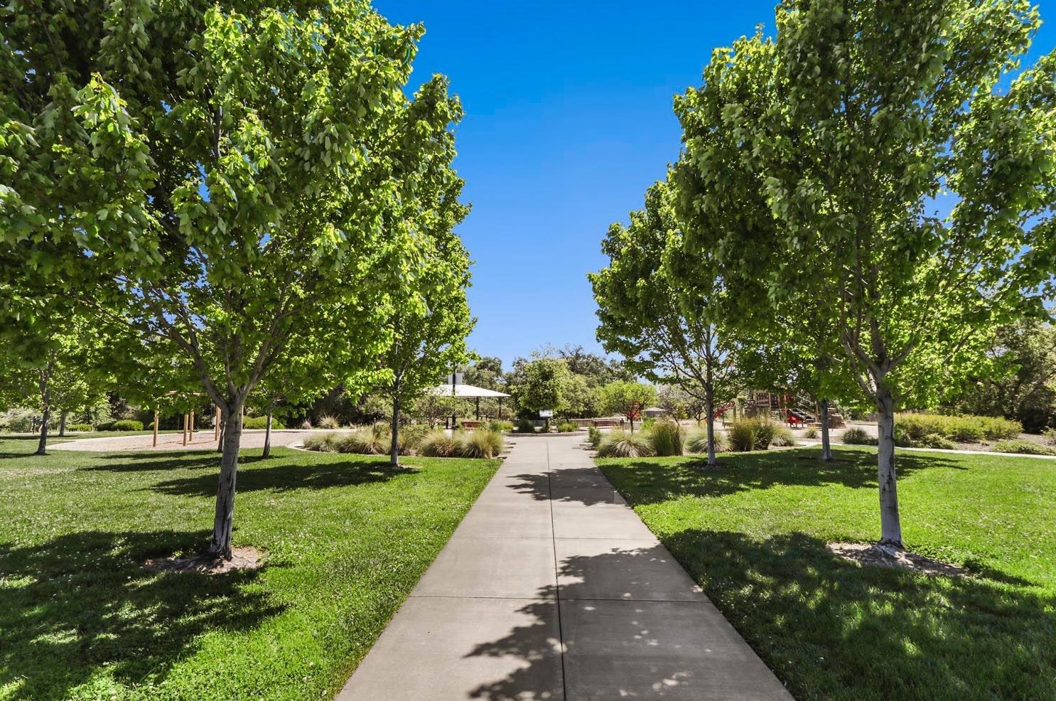 3817 Miners Ravine Dr, Roseville CA 95661-2507 exterior