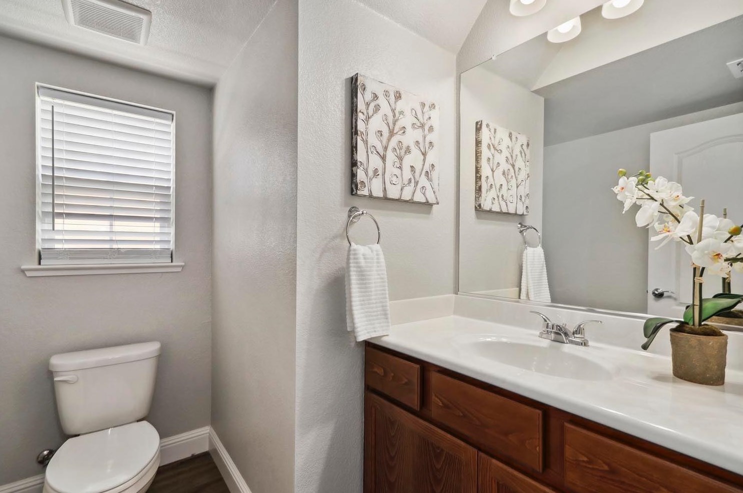 3817 Miners Ravine Dr, Roseville CA 95661-2507 exterior