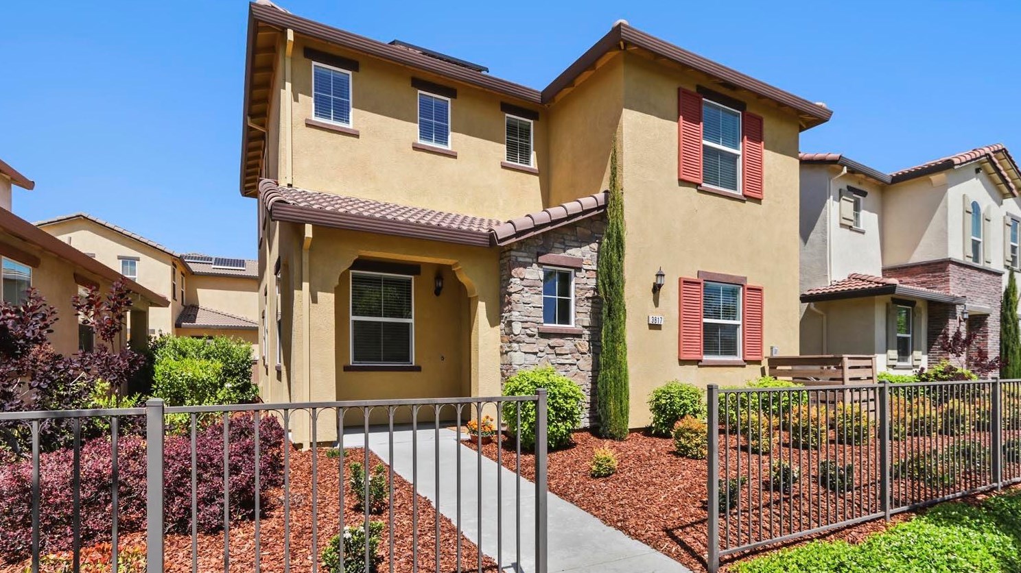 3817 Miners Ravine Dr, Roseville CA 95661-2507 exterior