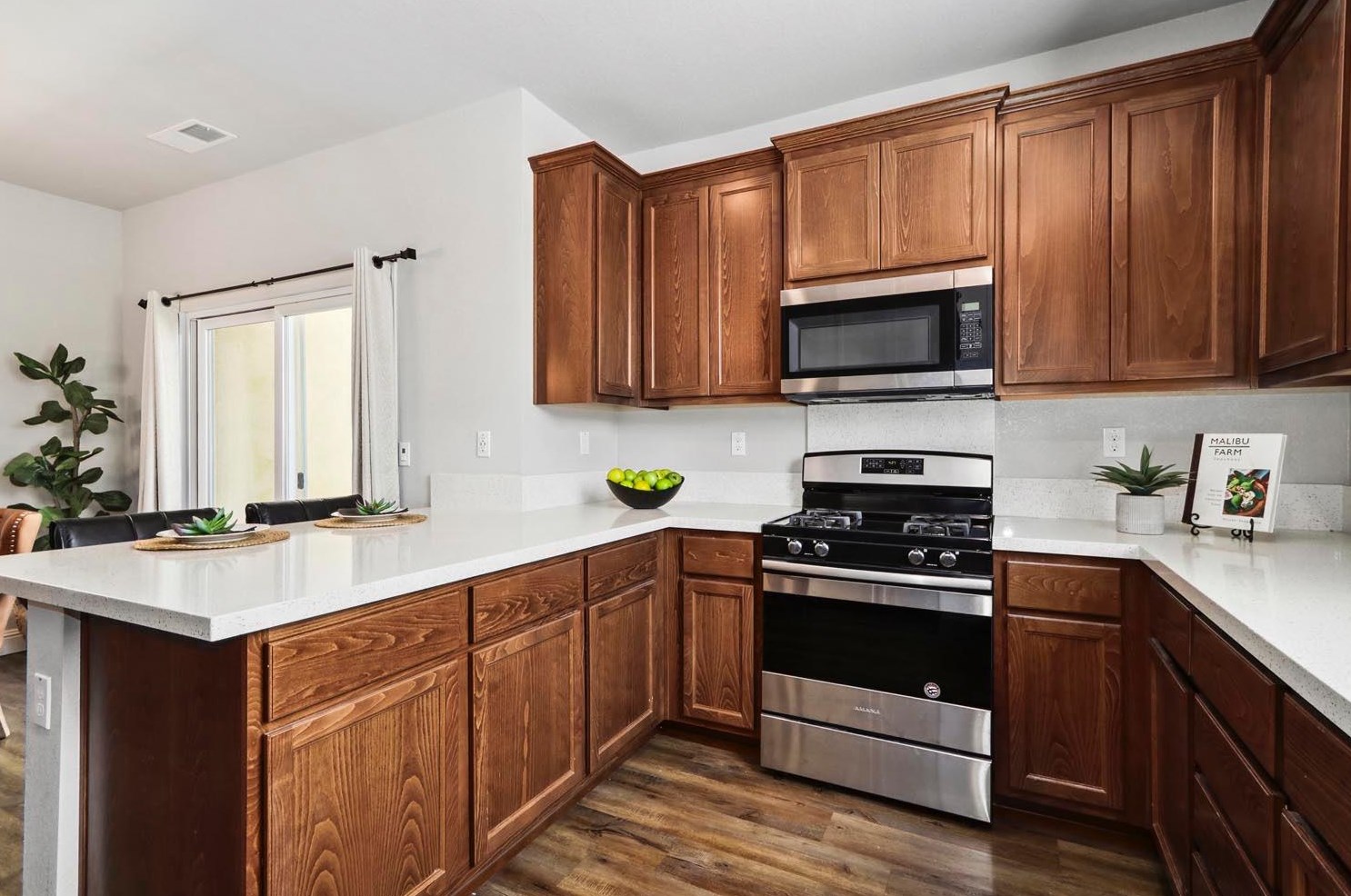 3817 Miners Ravine Dr, Roseville CA 95661-2507 exterior