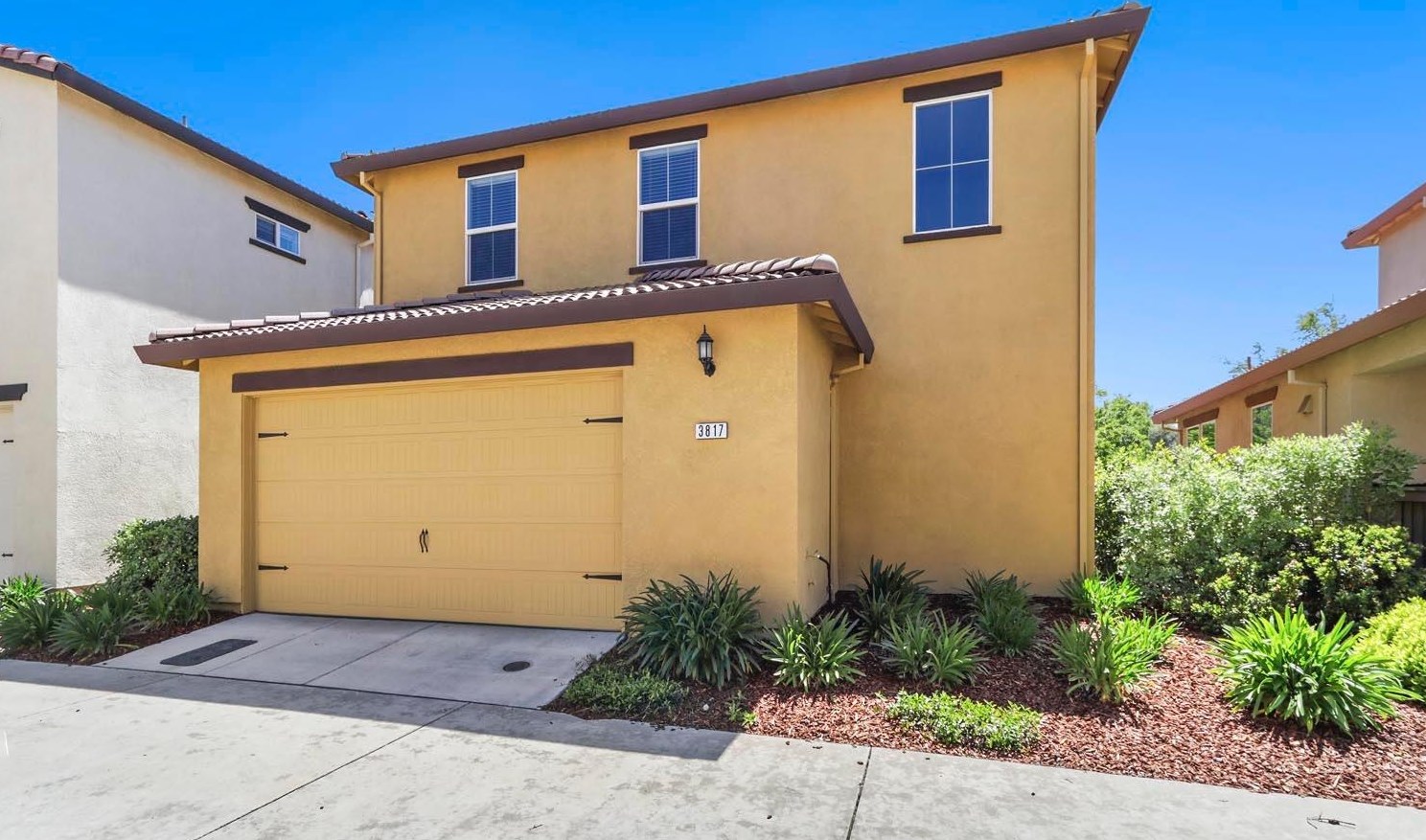 3817 Miners Ravine Dr, Roseville CA 95661-2507 exterior