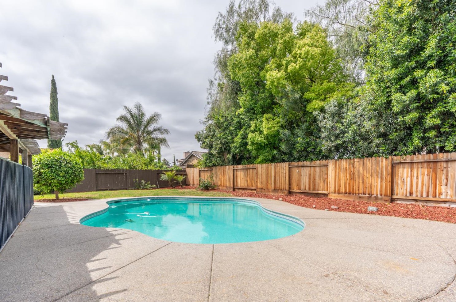 1631 Fir Dr, Los Banos CA 93635-4549 exterior