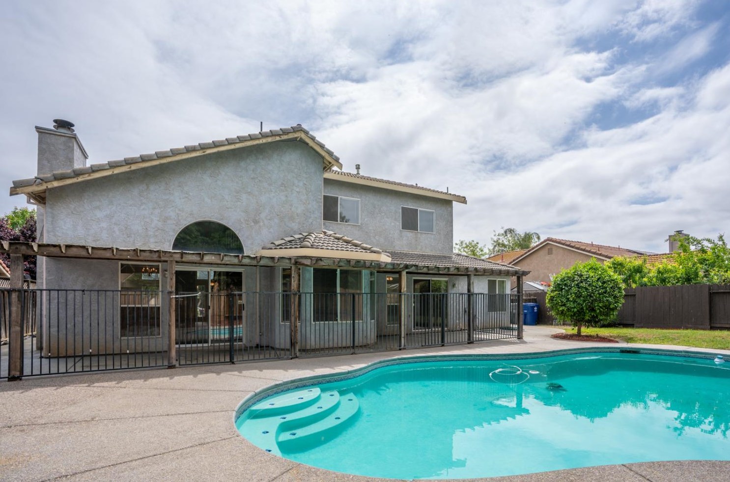 1631 Fir Dr, Los Banos CA 93635-4549 exterior