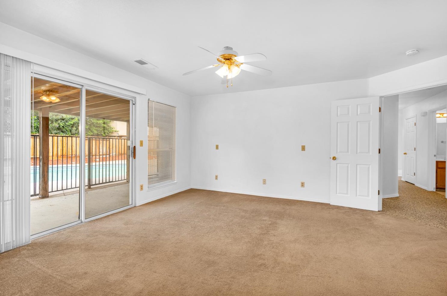 1631 Fir Dr, Los Banos CA 93635-4549 exterior