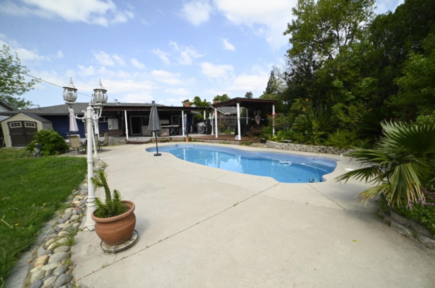 4106 Wheat St, Sacramento CA  95821-2226 exterior