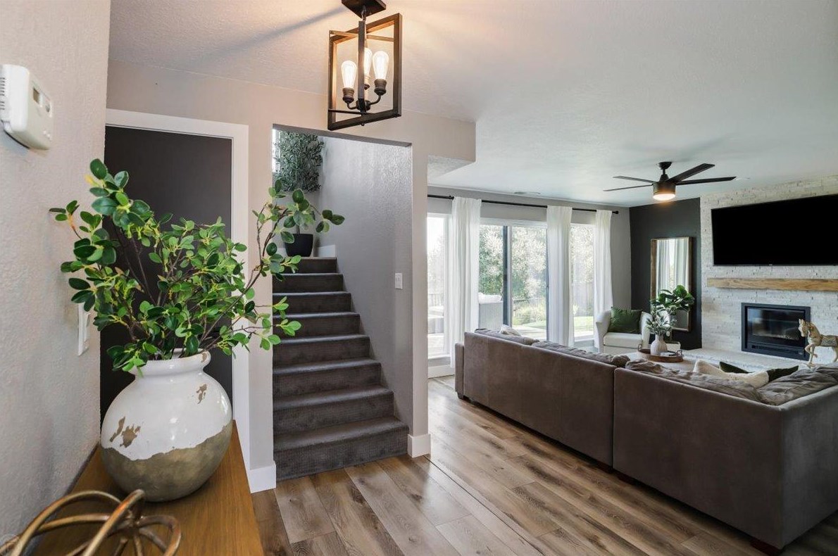 1298 Riv Blf Dr, Valley Home CA 95361-2678 exterior