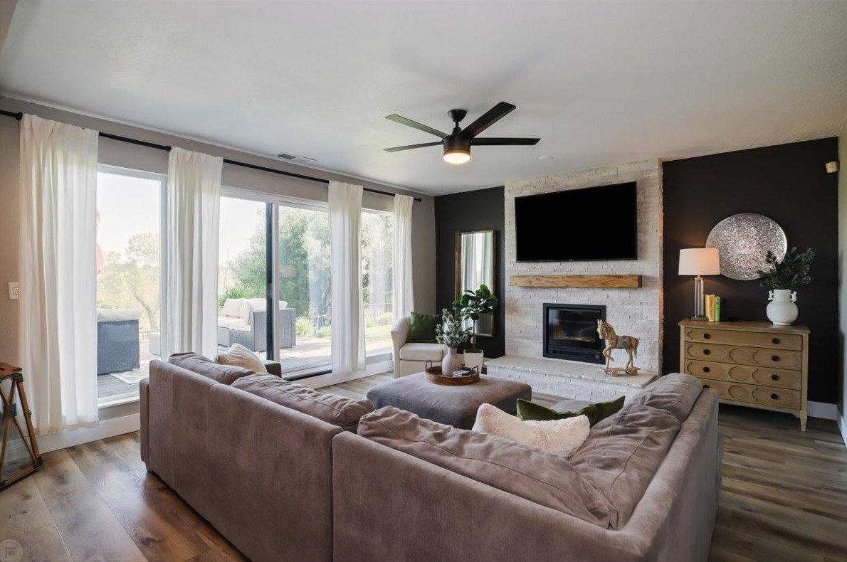 1298 Riv Blf Dr, Valley Home CA 95361-2678 exterior