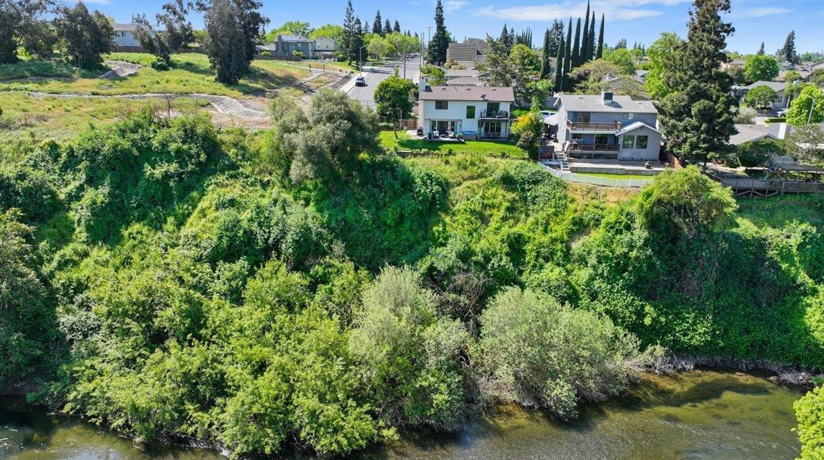 1298 Riv Blf Dr, Valley Home CA 95361-2678 exterior