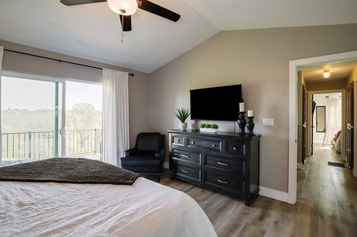 1298 Riv Blf Dr, Valley Home CA 95361-2678 exterior