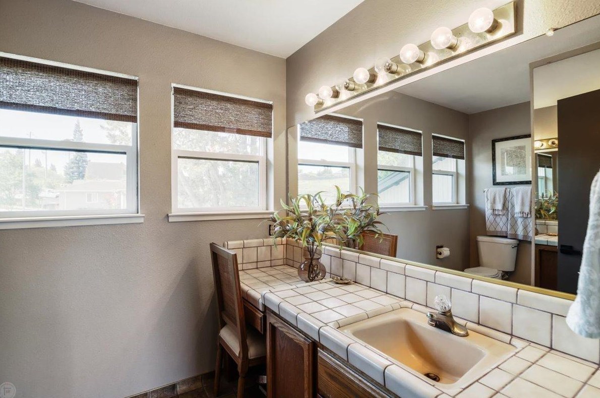 1298 Riv Blf Dr, Valley Home CA 95361-2678 exterior