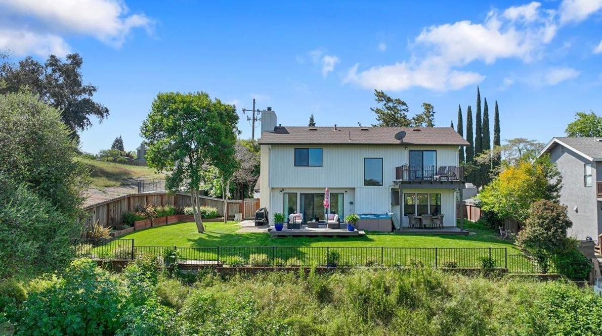 1298 Riv Blf Dr, Valley Home CA 95361-2678 exterior