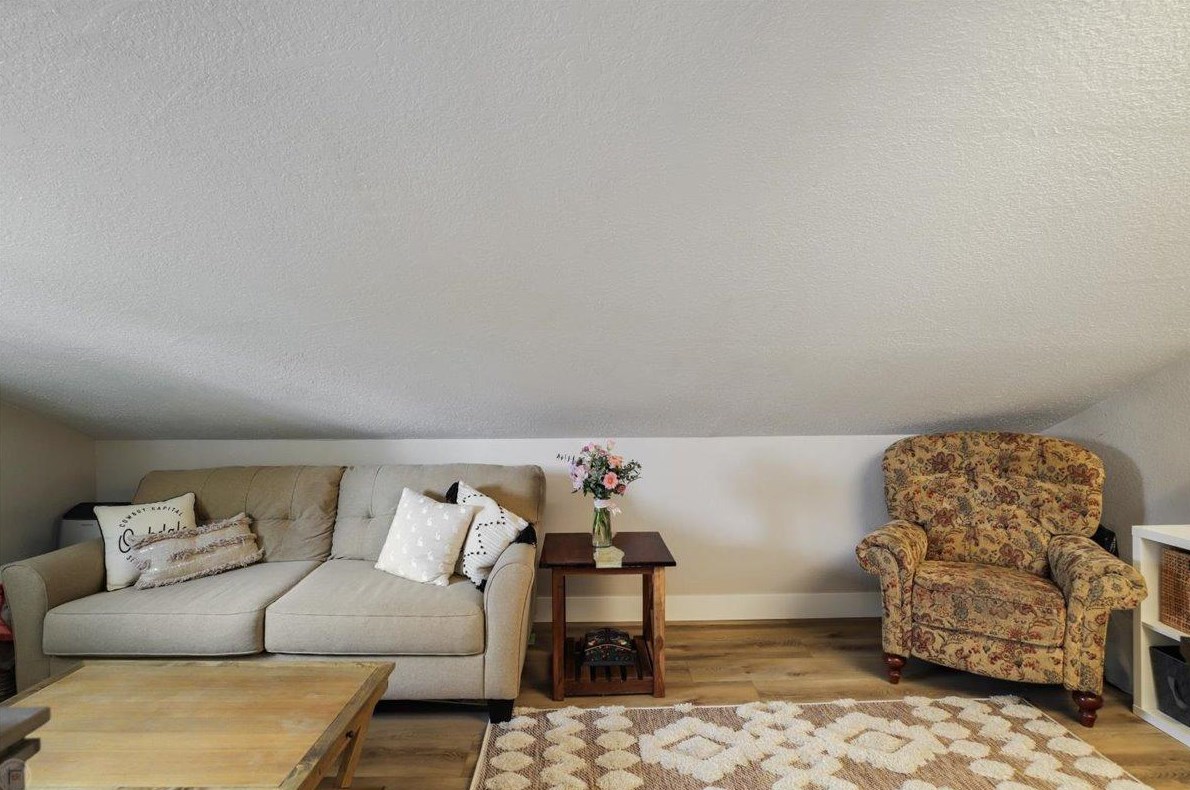 1298 Riv Blf Dr, Valley Home CA 95361-2678 exterior