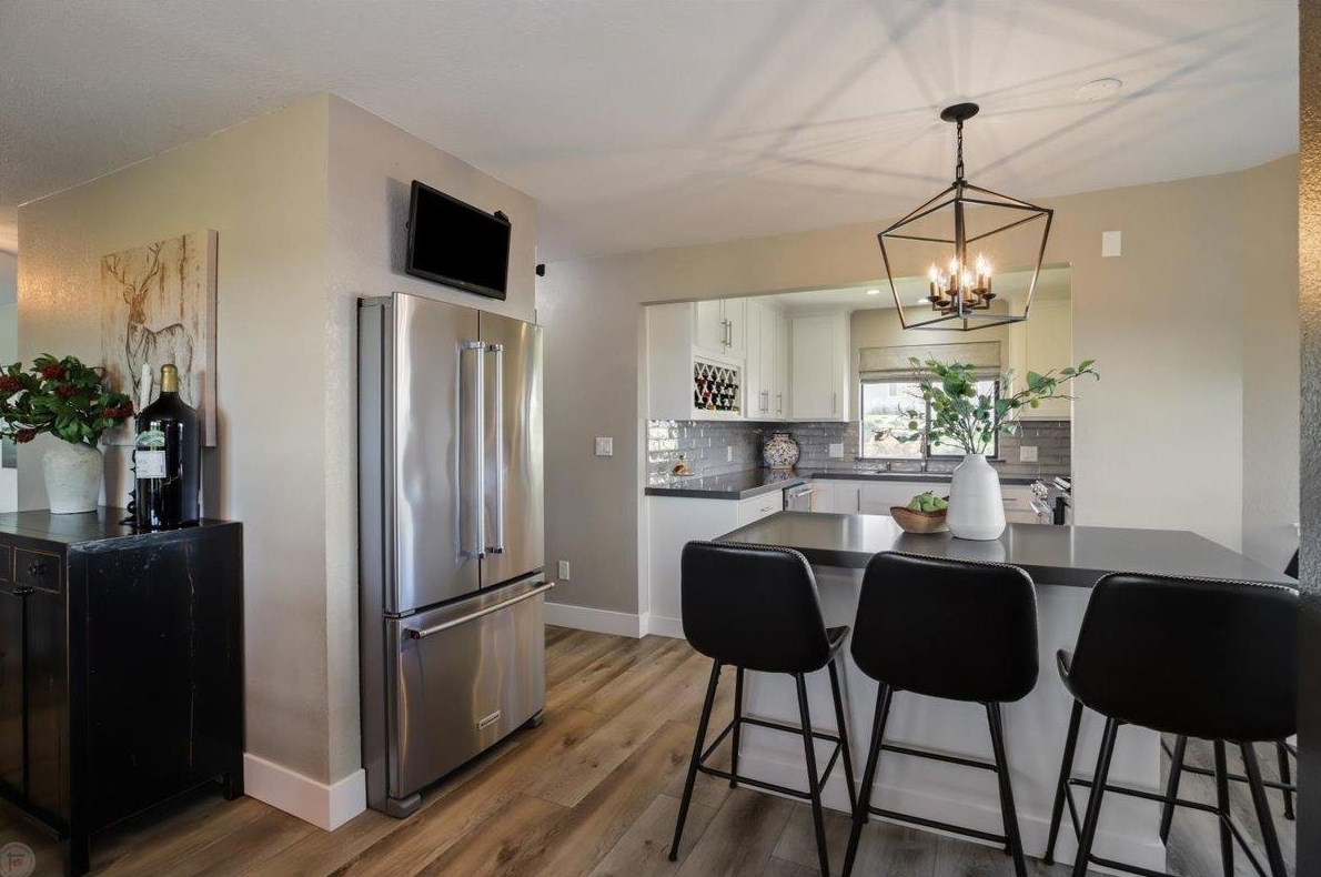 1298 Riv Blf Dr, Valley Home CA 95361-2678 exterior