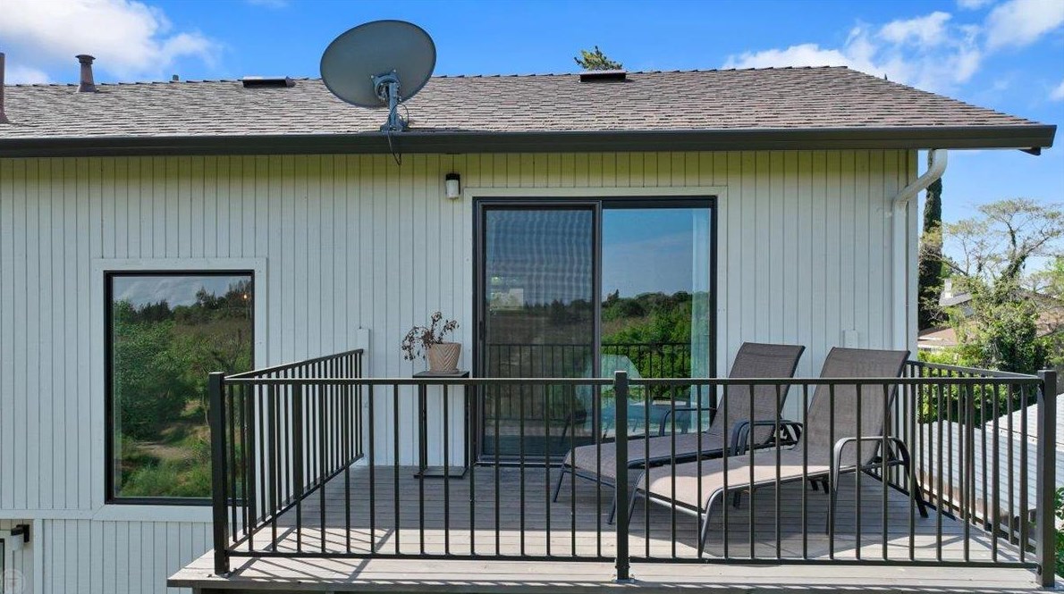 1298 Riv Blf Dr, Valley Home CA 95361-2678 exterior