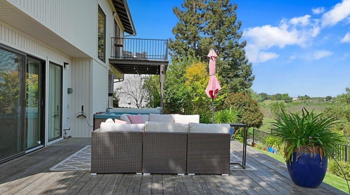 1298 Riv Blf Dr, Valley Home CA 95361-2678 exterior