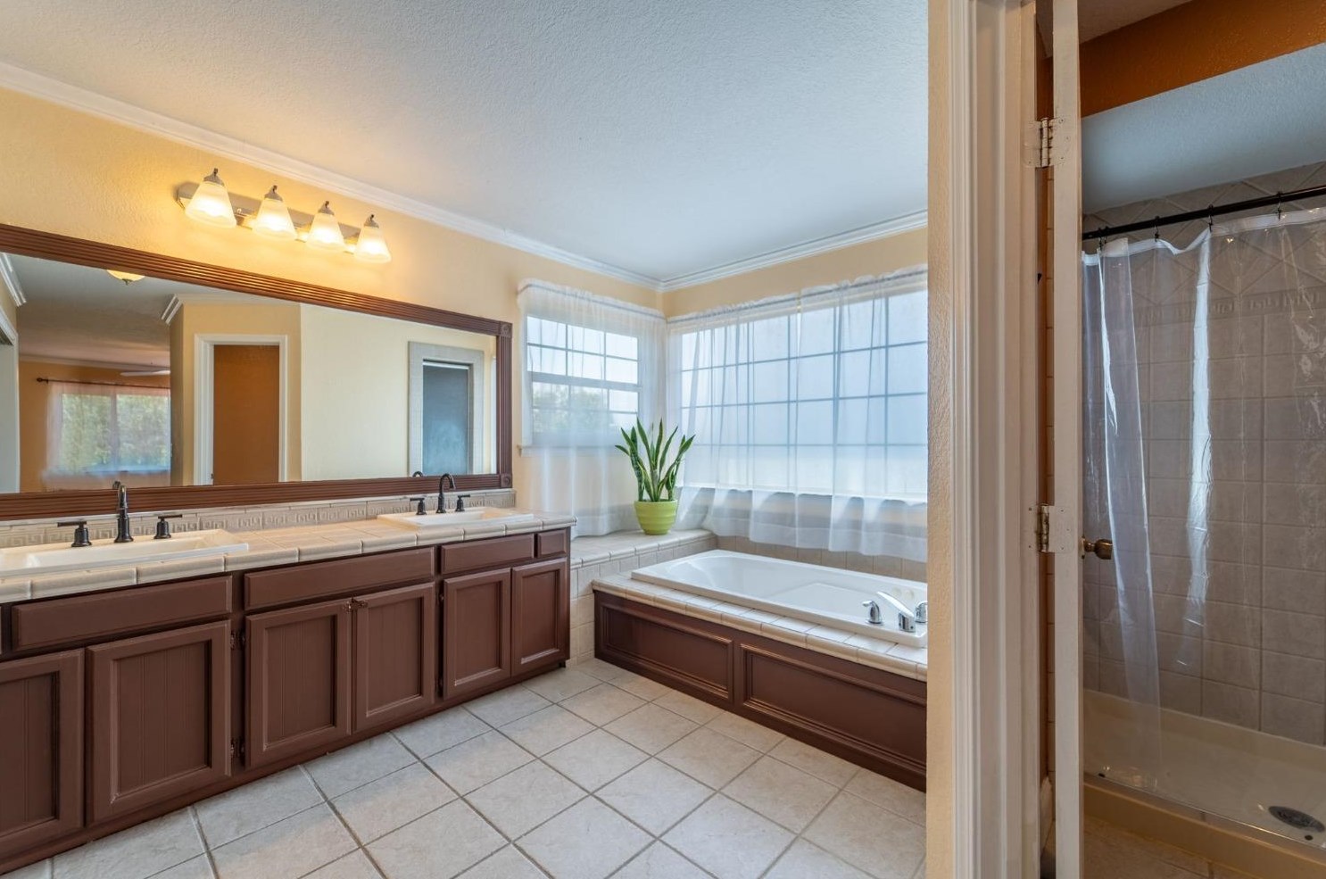 1313 Hunt Rd, Manteca CA  95337-6732 exterior