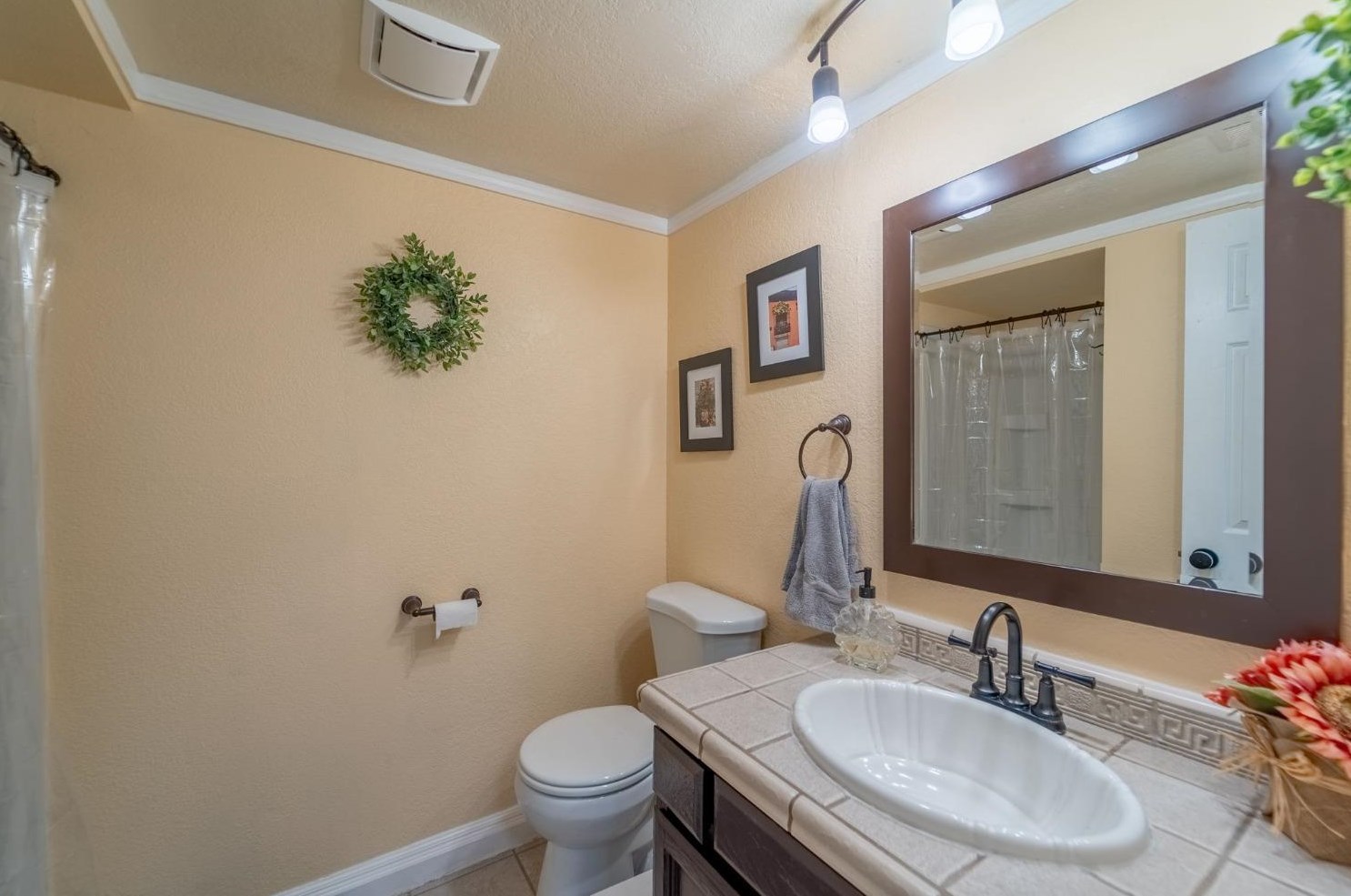 1313 Hunt Rd, Manteca CA  95337-6732 exterior