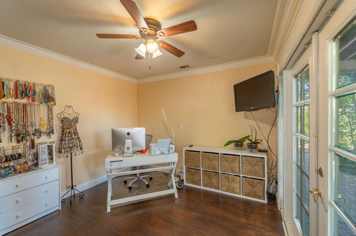 1313 Hunt Rd, Manteca CA  95337-6732 exterior