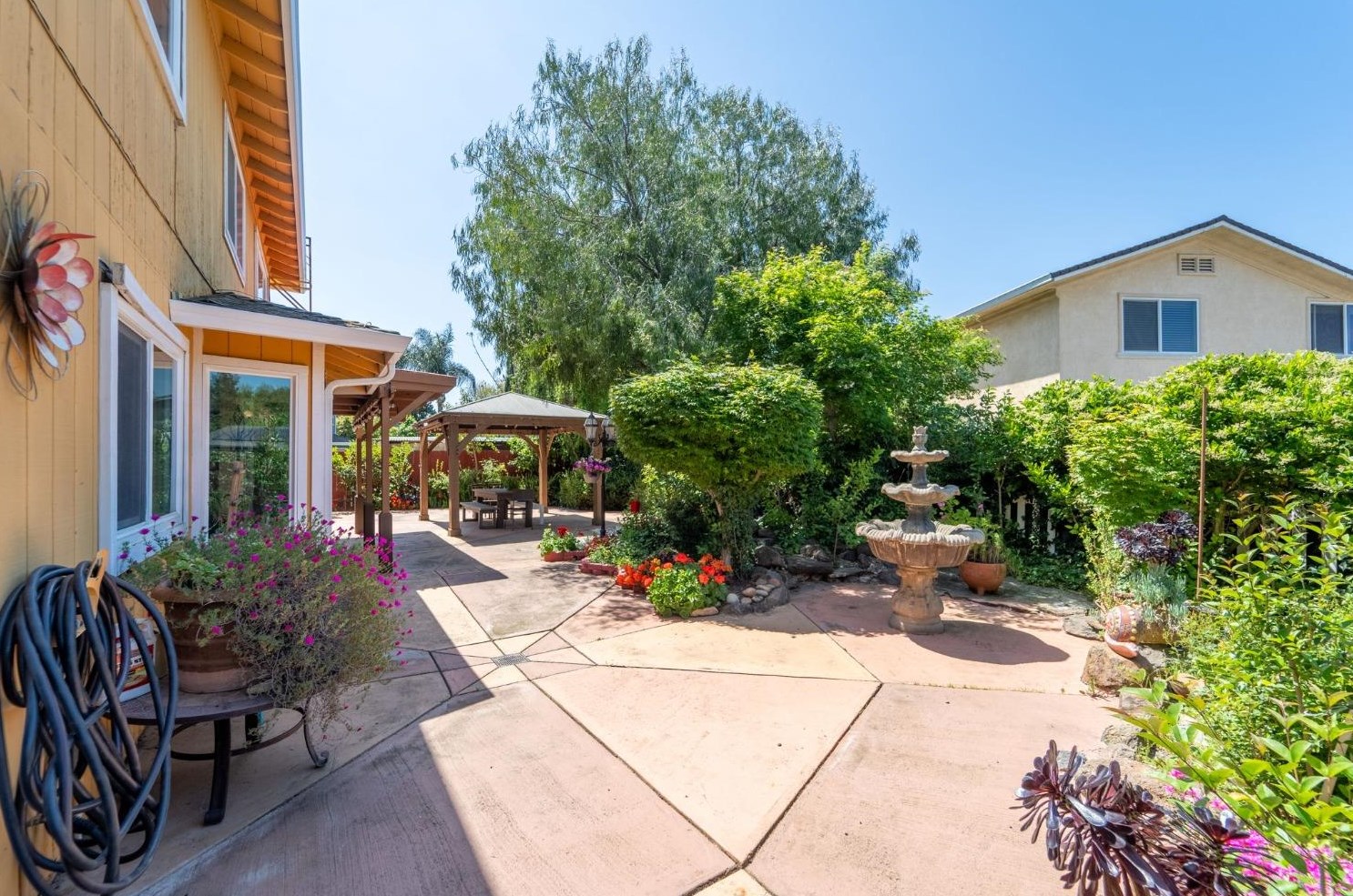 1313 Hunt Rd, Manteca CA  95337-6732 exterior