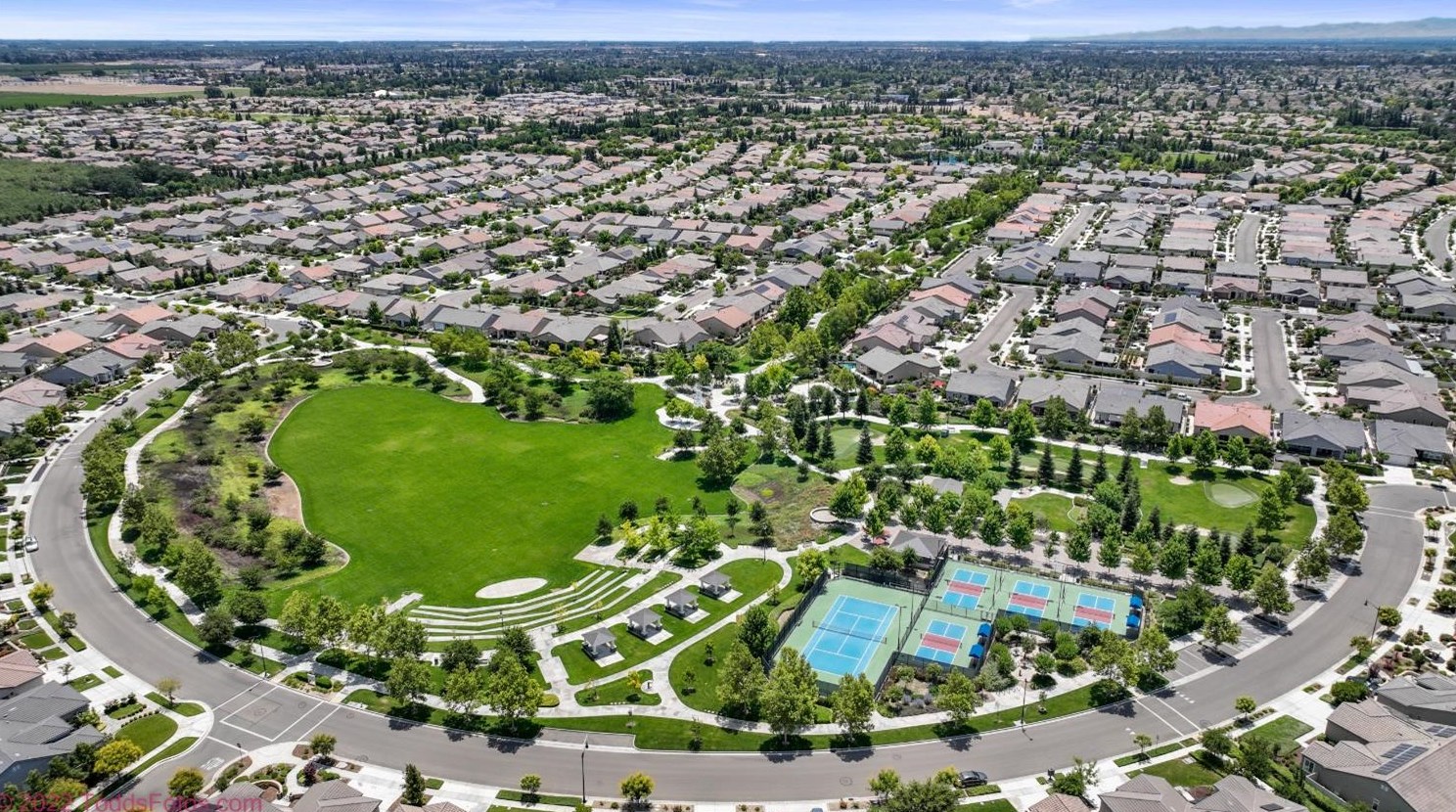 1535 Maple Valley St, Manteca CA 95336-5127 exterior