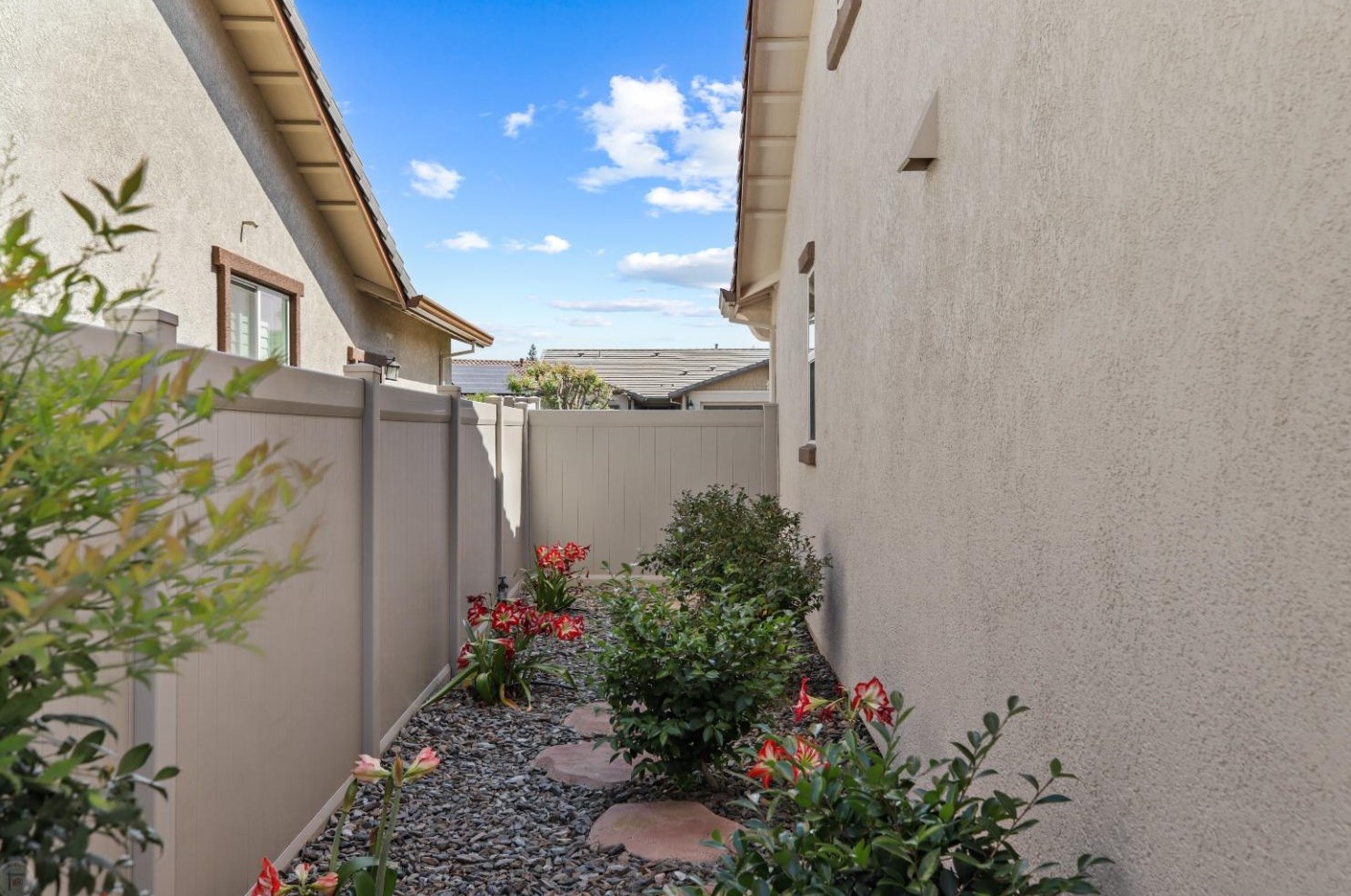 1535 Maple Valley St, Manteca CA 95336-5127 exterior