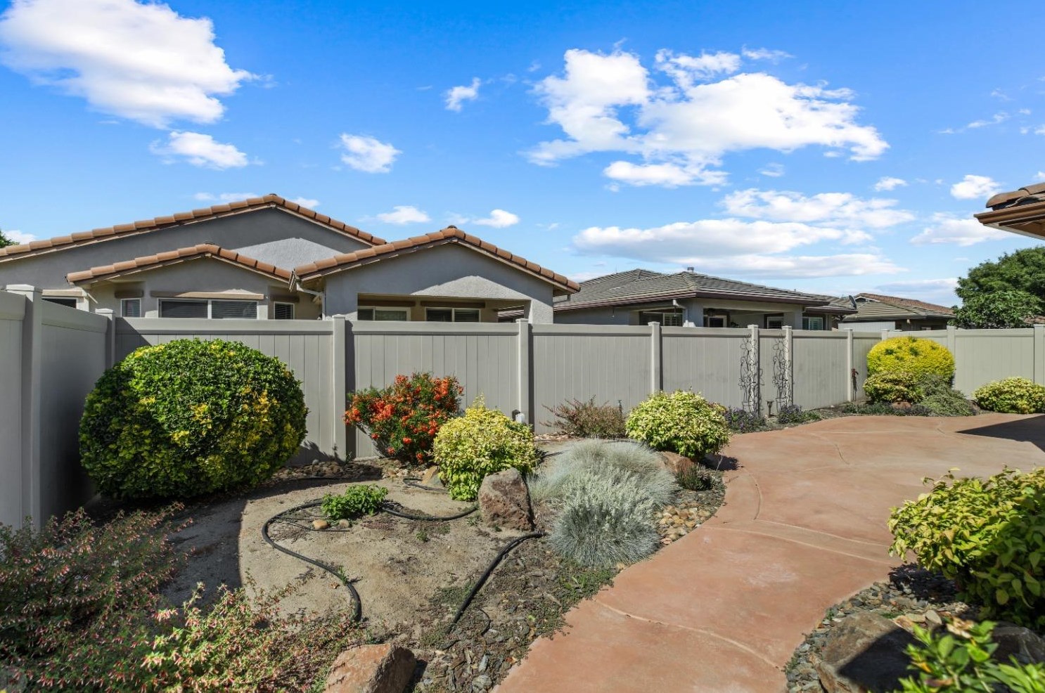 1535 Maple Valley St, Manteca CA 95336-5127 exterior