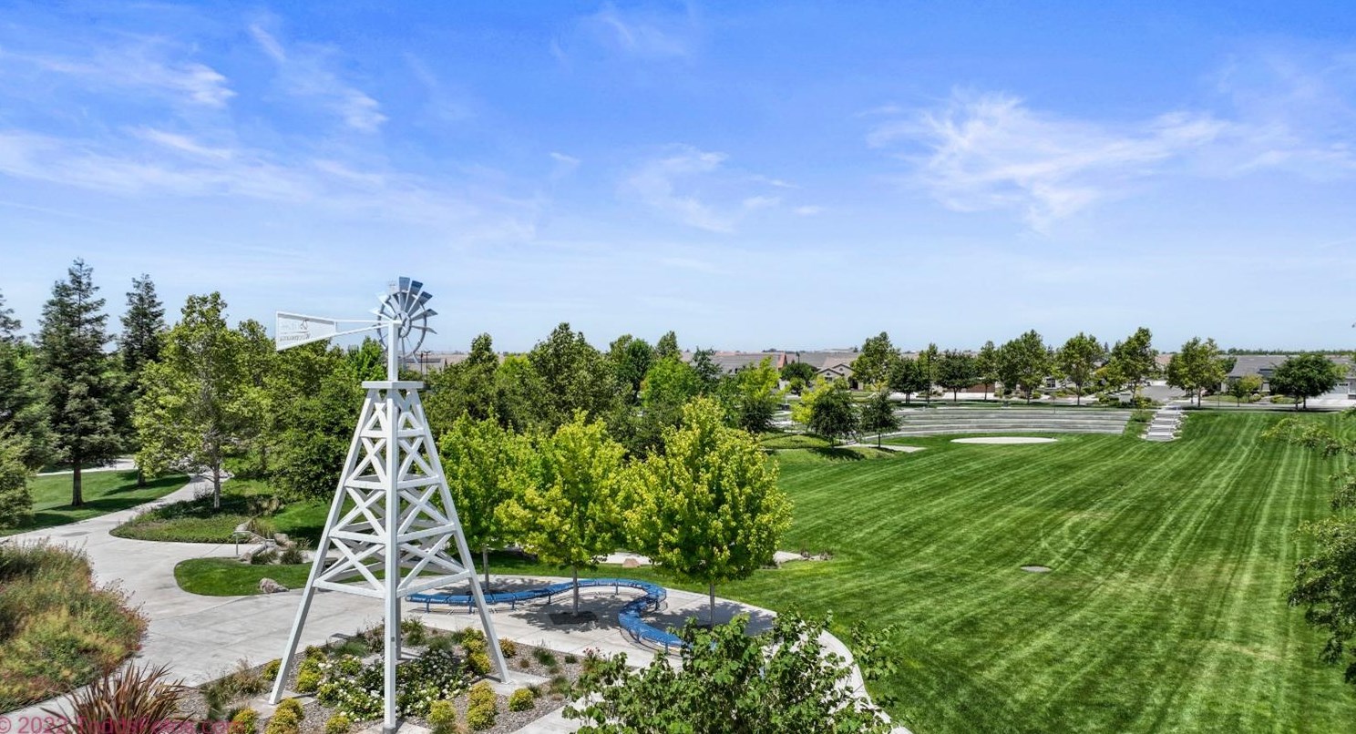 1535 Maple Valley St, Manteca CA 95336-5127 exterior